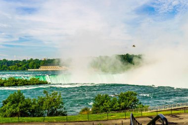 Niagara Falls üzerinde acele su