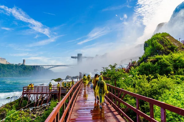 Niagara Falls üzerinde acele su