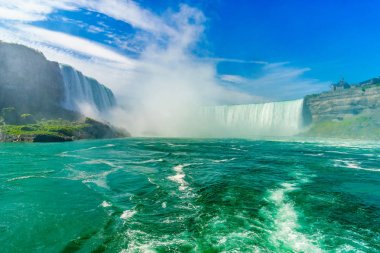 Niagara Falls üzerinde acele su
