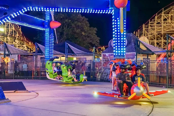 Coney Island Luna Park gece Brooklyn New York at