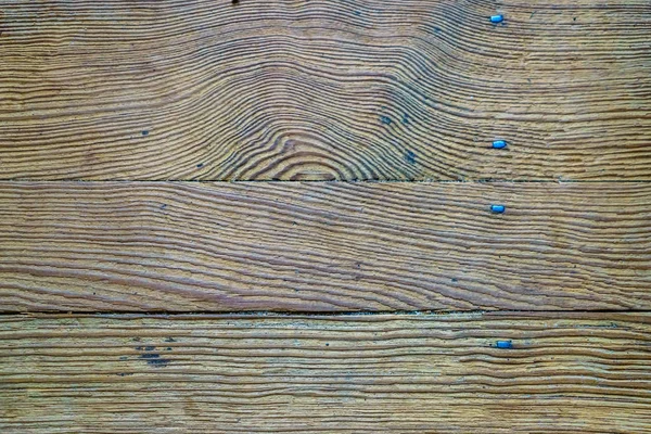 오래 된 나무 바닥 보드에서 사각형 머리를 가진 금속 못으로 고정 — 스톡 사진