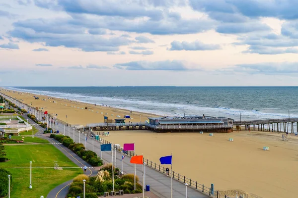 Virginia Beach Fishing Pier och Boardwalk, Virginia Beach, Virginia — Stockfoto