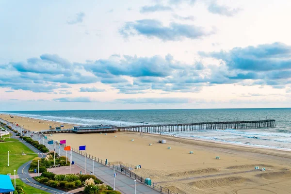 Virginia Beach Fishing Pier och Boardwalk, Virginia Beach, Virginia — Stockfoto