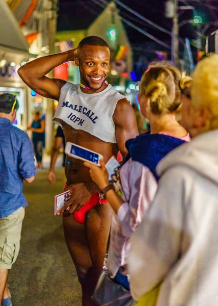 Provincetown Massachusetts sierpnia 2017 na koniec Provincetown Cape Cod ma dużej populacji gejów mieszkańców i turystów. — Zdjęcie stockowe