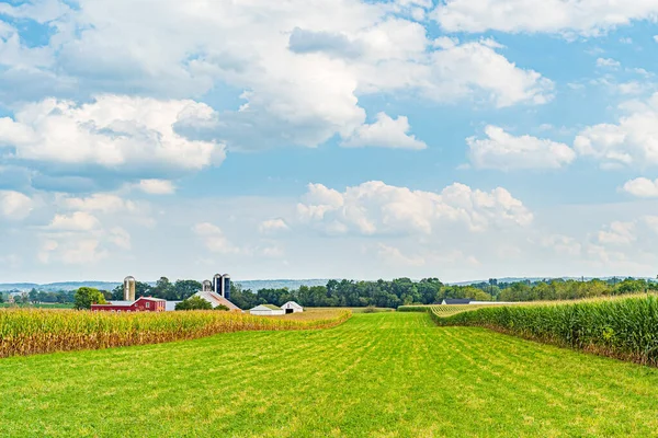 Lancaster, Pa Us Amish ülke çiftlik ahır tarla tarım — Stok fotoğraf