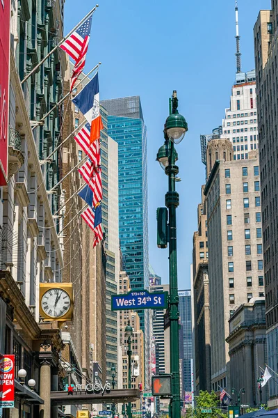 Manhattan, New York, Usa - 19 серпня 2019 Historic Macy's Herald Square at 34 St. — стокове фото