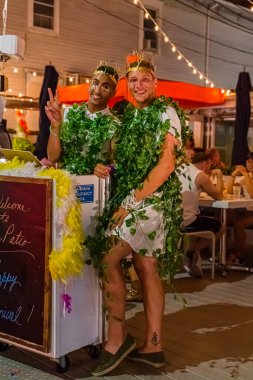 Provincetown, Massachusetts ABD - 22 Ağustos 2019 Ticaret Caddesi 'ndeki Yıllık Provincetown Karnaval Yürüyüşü