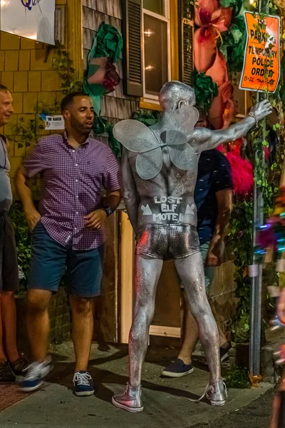 Provincetown Massachusetts Usa Sierpień 2019 Ludzie Spacerujący Corocznej Paradzie Karnawałowej — Zdjęcie stockowe