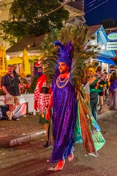 Provincetown Massachusetts Augustus 2019 Mensen Lopen Jaarlijkse Provinciestad Carnaval Parade — Stockfoto