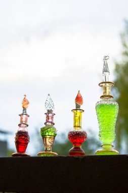 şişe zehir, zehirli kapsül, Cadılar Bayramı