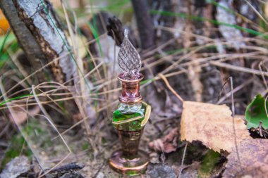 şişe zehir, zehirli kapsül, Cadılar Bayramı