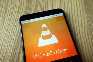 Konskie, Polonya - 11 Kasım 2019: Cep telefonunda Vlc medya oynatıcısı logosu