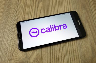 Konskie, Polonya - 19 Kasım 2019: Cep telefonunda Calibra logosu