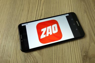 Konskie, Polonya - 19 Kasım 2019: Cep telefonunda Zao uygulaması logosu