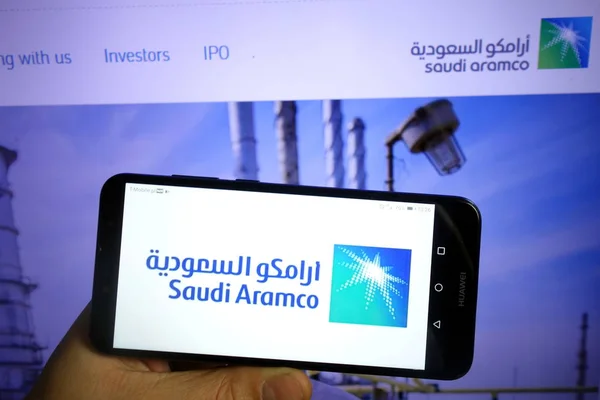 Konskie, Polsko - 07. prosince 2019: Logo Saúdské Arábie na mobilním telefonu — Stock fotografie