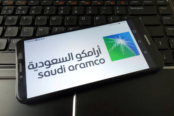 Konskie, Polsko - 21. prosince 2019: Logo Saúdské Arábie na mobilním telefonu — Stock fotografie