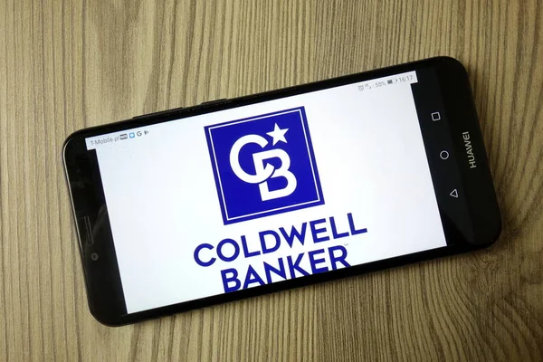 KONSKIE, POLAND - December 21, 2019: Coldwell Banker Real Estate Llc logo on mobile phone — 스톡 사진