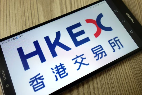 KONSKIE, POLONIA - 21 de diciembre de 2019: Logo de la Bolsa de Hong Kong Limited en el teléfono móvil — Foto de Stock