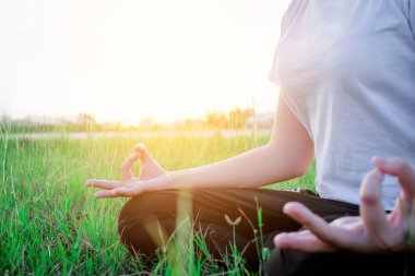 Lotus duruş egzersizleri açık kadında Yoga