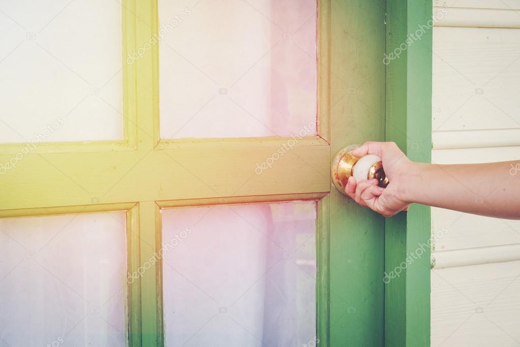 hand open door knob
