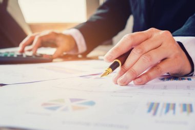 Yapım notları, hom sayma hesap makinesi ile işadamı el