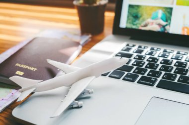 uçak pasaport uçuş seyahat yolcu yolculuk için arama