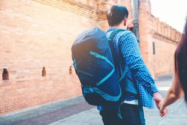 romantik macera erkek yol gösterici kadın şehir seyahat concep