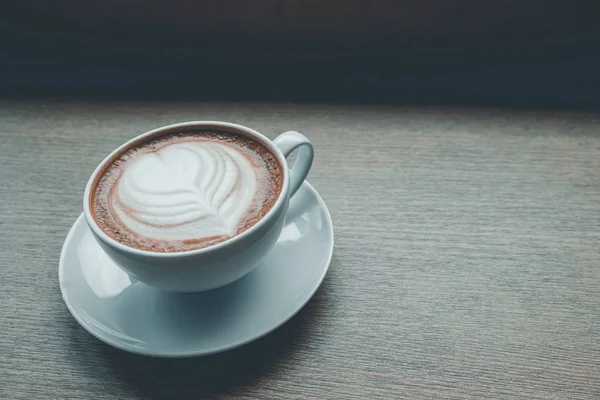  Tablo vintage sesi üzerinde kahve fincanı