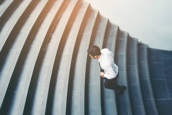 Empresario corriendo rápido arriba Crecimiento arriba Concepto de éxito — Foto de Stock