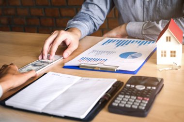 El para ABD dolar faturaları, mo alma yardım eder.