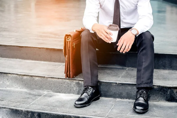 Empresário sentado e pensando conceito de sucesso — Fotografia de Stock