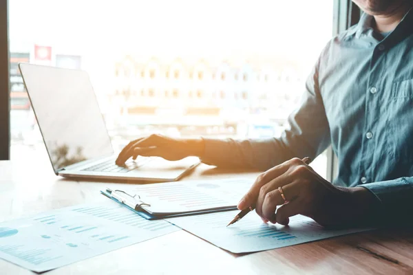 Typing laptop Business Man working with blank screen Planning St — Stock Photo, Image