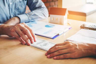 El para ABD dolar faturaları, mo alma yardım eder.