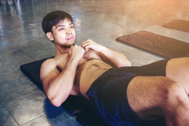 G fitness eğitimi egzersiz kaslara kadar performanslı otur dostum