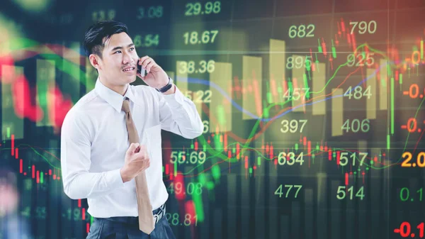 Professional businessman using smartphone  talking on his phone — Stock Photo, Image