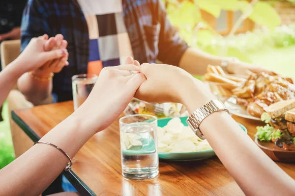 Grupo de personas Celebrando el Día de Acción de Gracias Tradición Holid — Foto de Stock