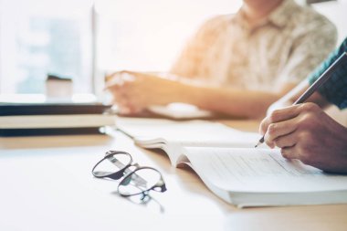 Üniversitesi Eğitim ve clas bir kitap okuma arkadaş eğitimi