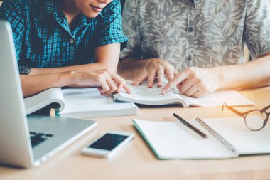 Yüksek okul veya üniversite öğrencileri eğitim ve birlikte okuma