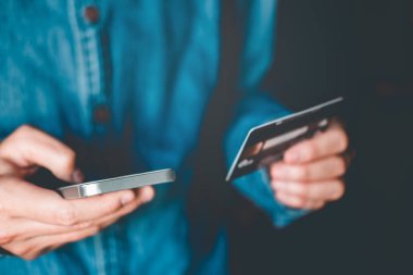 Online Kredi kartı ile Fin smartphone ile işadamı bankacılık