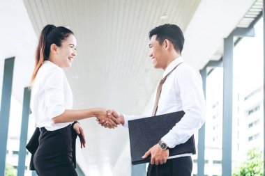 İş ortaklık anlaşmasının anlaşma açık havada çarpıcı sonra