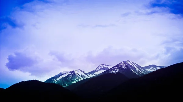 Foto retratando uma bela paisagem gelada temperamental. Alpa europeia — Fotografia de Stock