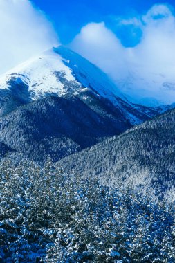 Dağ kar tepe, güzel doğal kış zemin. Buz en iyi o
