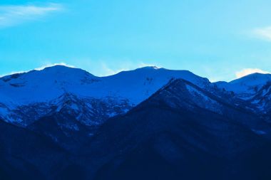 Dağ kar tepe, güzel doğal kış zemin. Buz en iyi o