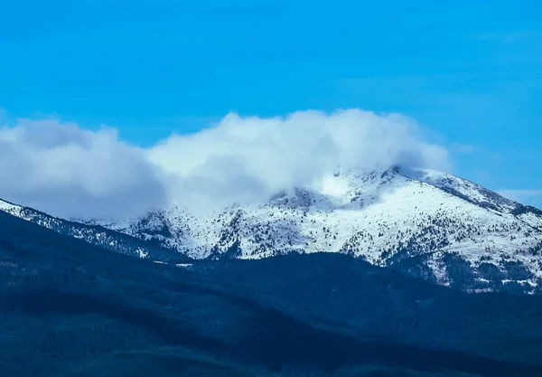 Mountain snow vrchol, krásné přírodní zimní pozadí. Horní o LED — Stock fotografie