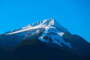 Dağ kar tepe, güzel doğal kış zemin. Buz en iyi o