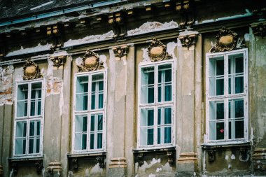 Eski tarihi bina yıkım şehir merkezinde. Eski ev