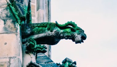 Çek mimari, korkutucu keçi gargoyle heykel, Gotik Tapınağı
