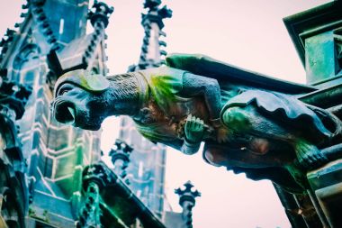 Çek mimari, korkutucu gargoyle heykel, Gotik Tapınağı deco