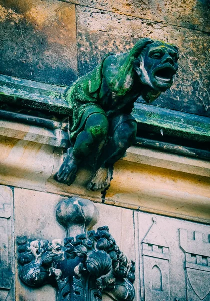 Czech architecture, scary gargoyle sculpture, gothic temple deco — Stock Photo, Image