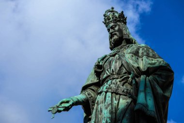 Kral Charles, Prag, heykeli mavi gökyüzü arka plan üzerinde. Monume